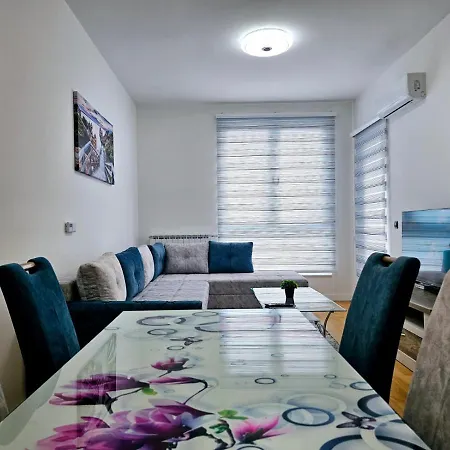 Bulevar Square Apartment