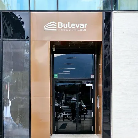 Bulevar Square Apartment *